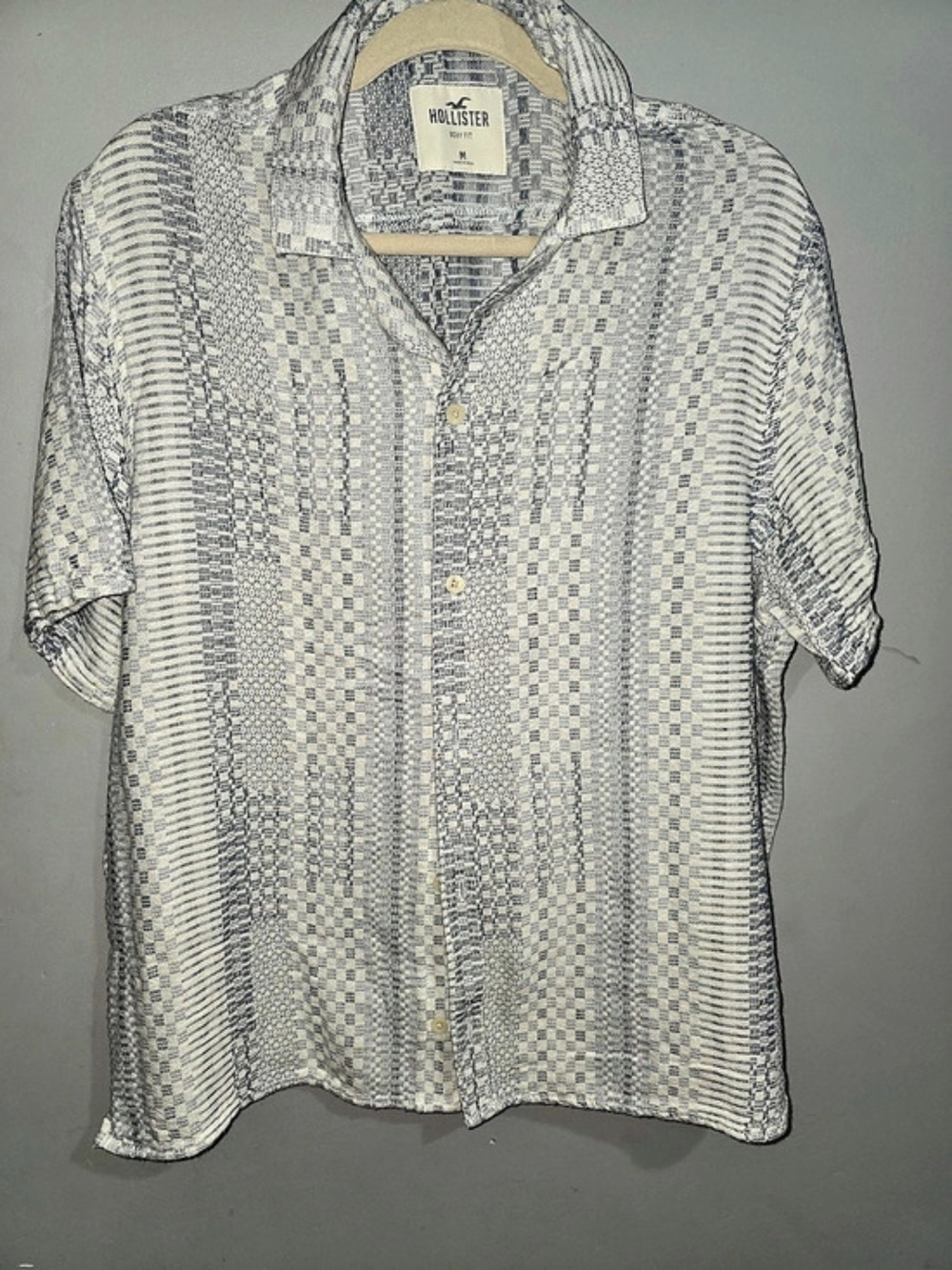Hollister Men's Patterned Button Down Size Medium